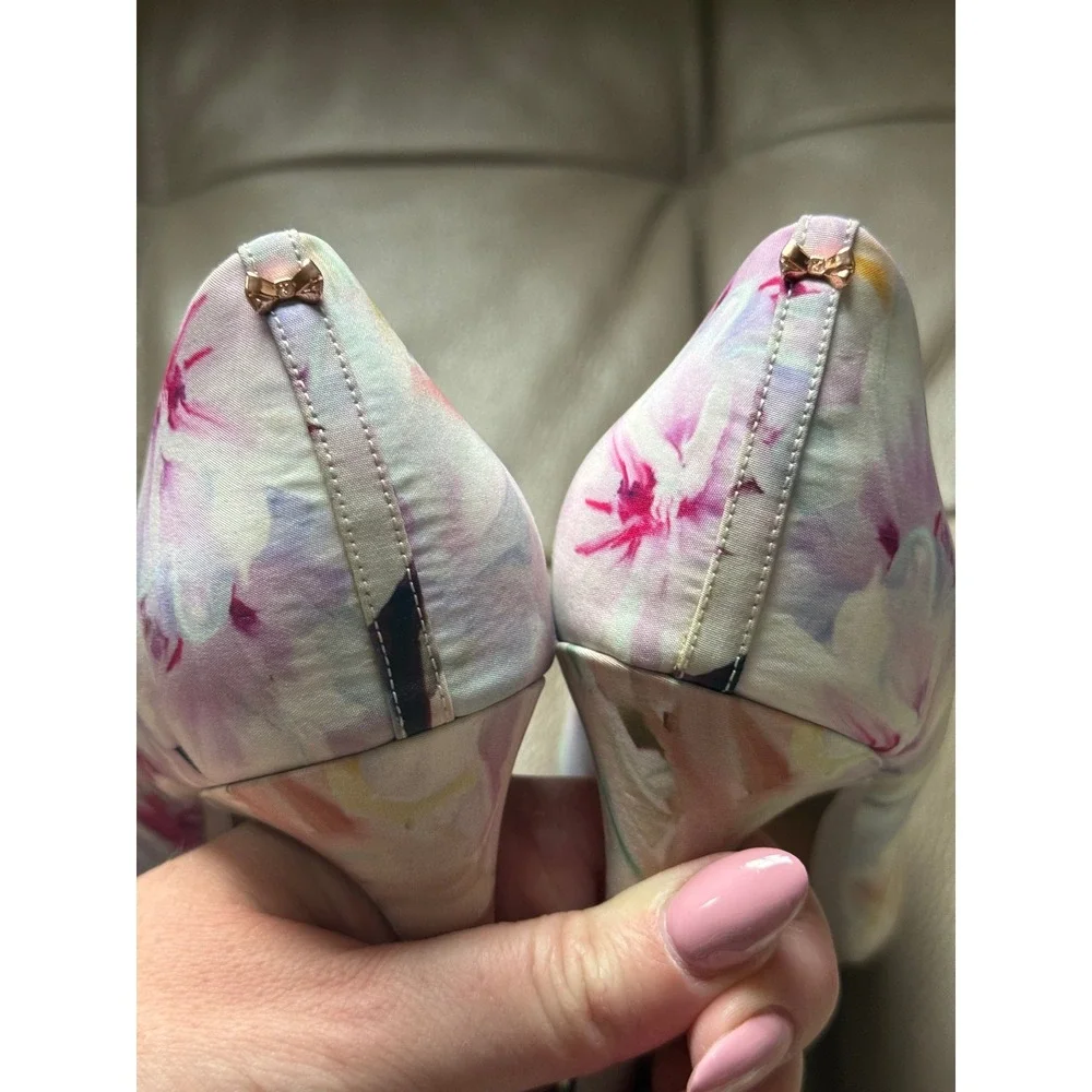 Ted Baker London Floral Satin Pointed Toe Pumps Rose Gold Detail Heels Size 38.5 - Picture 4 of 7